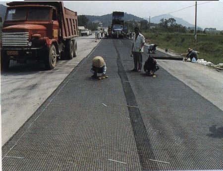 钢塑土工格栅在公路建设中升级加固